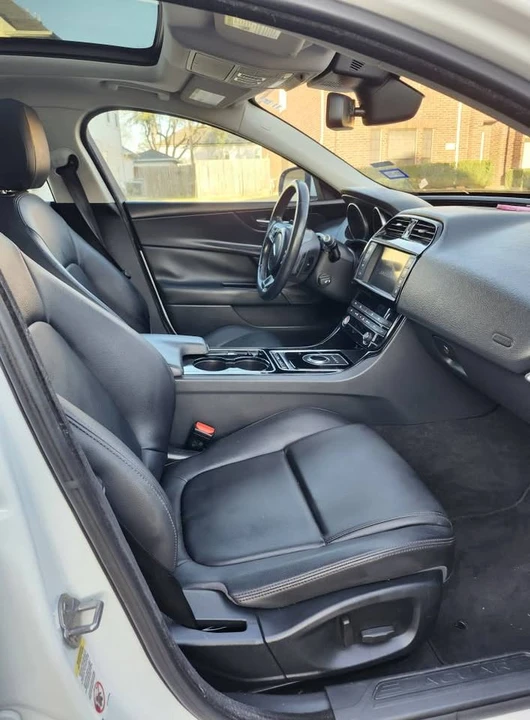 2017 Jaguar XE - Image 18 of 20