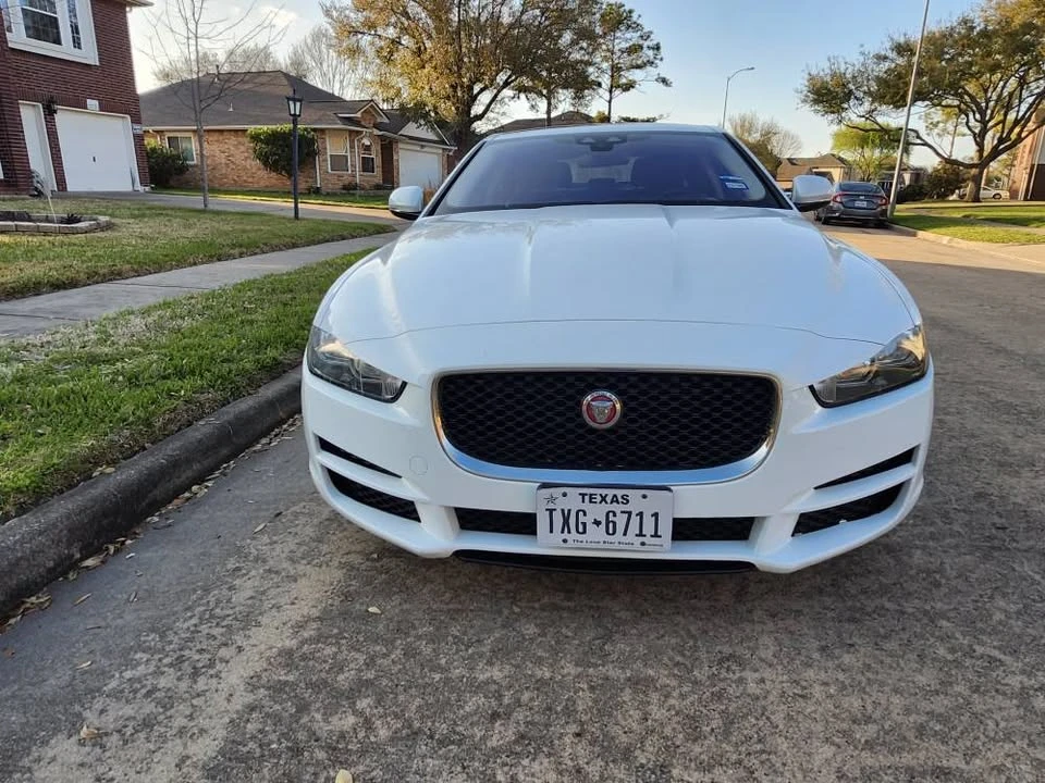2017 Jaguar XE - Image 4 of 20