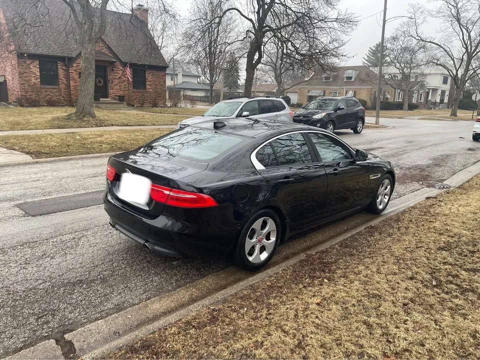 2017 Jaguar XE - Image 5 of 14