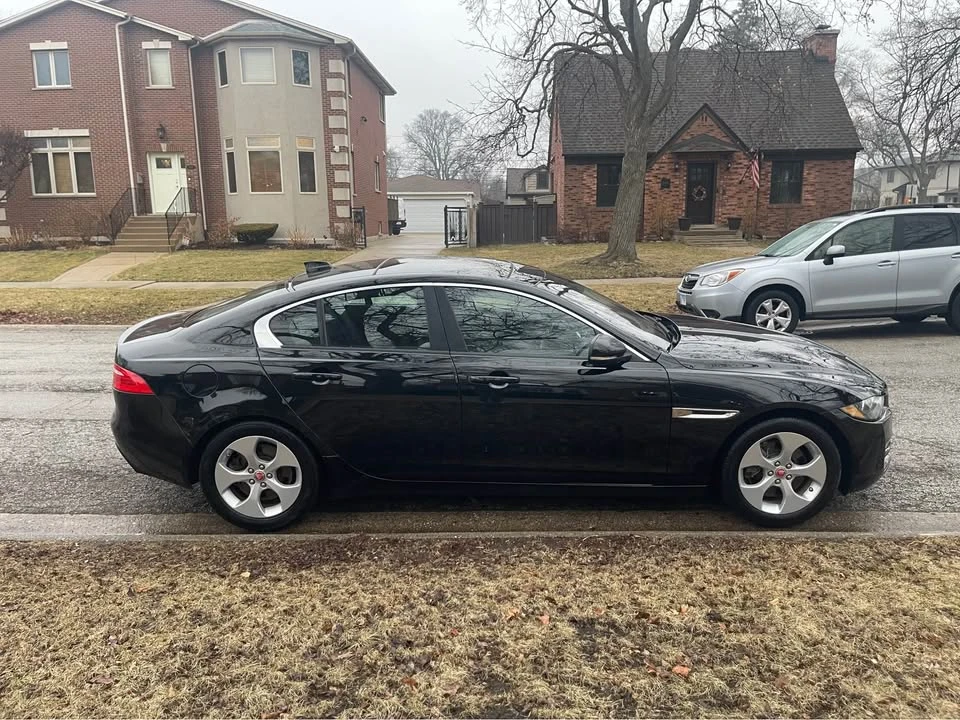 2017 Jaguar XE - Image 4 of 14