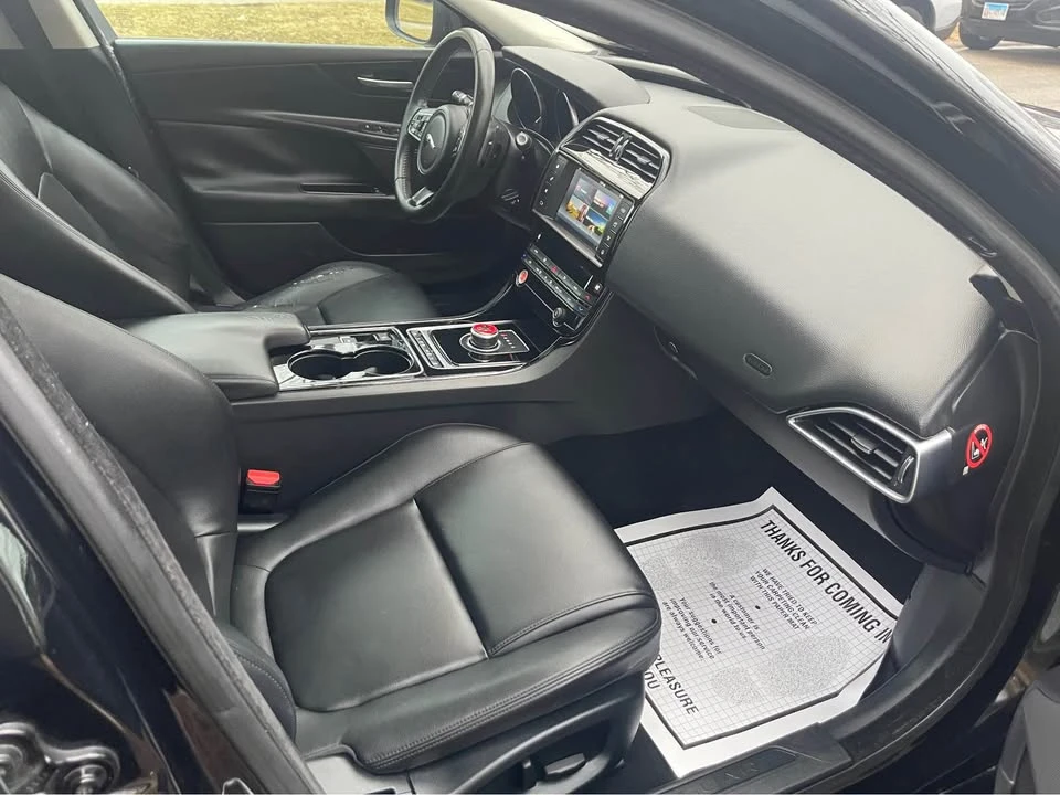 2017 Jaguar XE - Image 10 of 14