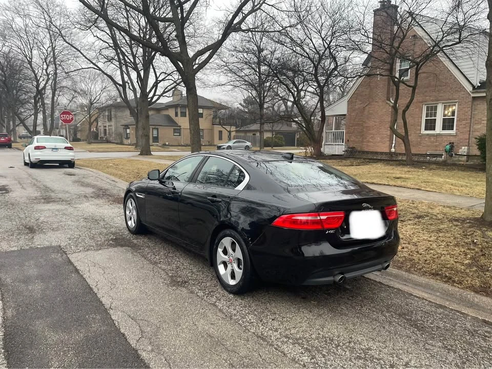 2017 Jaguar XE - Image 7 of 14
