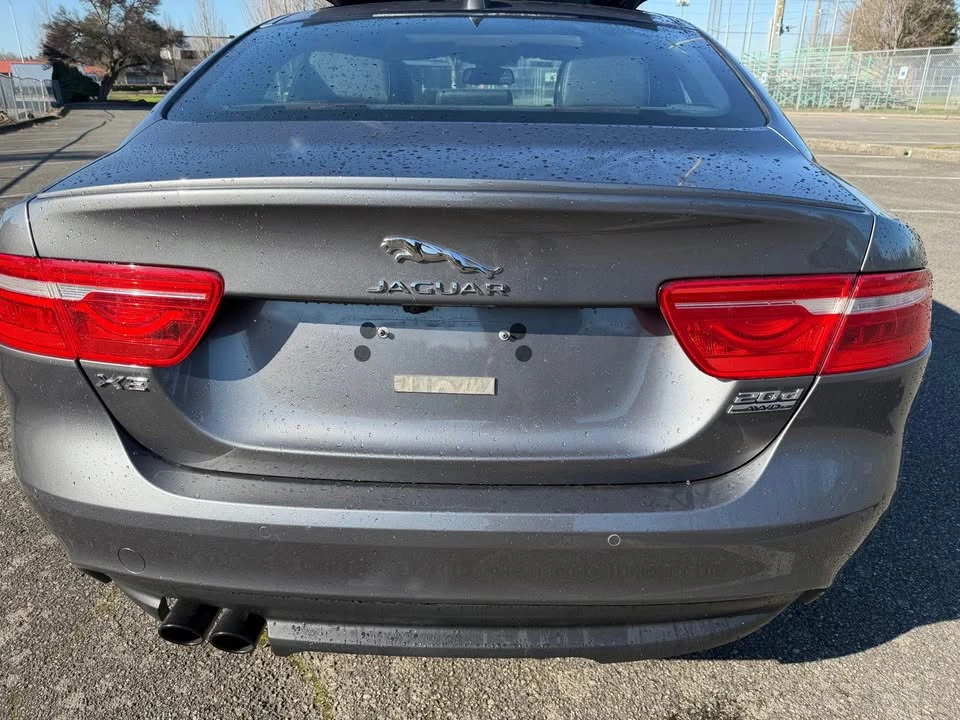 2017 Jaguar XE - Image 5 of 20