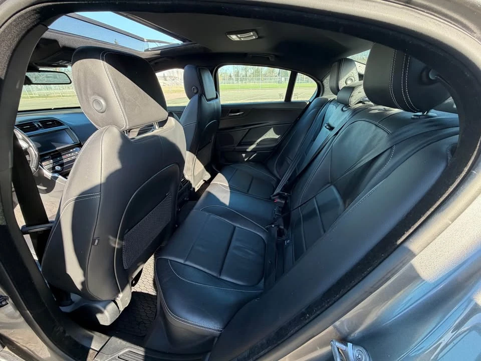 2017 Jaguar XE - Image 9 of 20