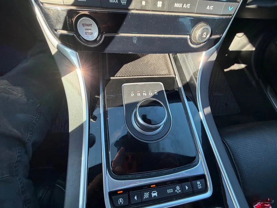 2017 Jaguar XE - Image 18 of 20