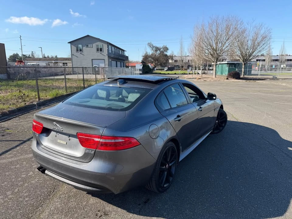 2017 Jaguar XE - Image 4 of 20