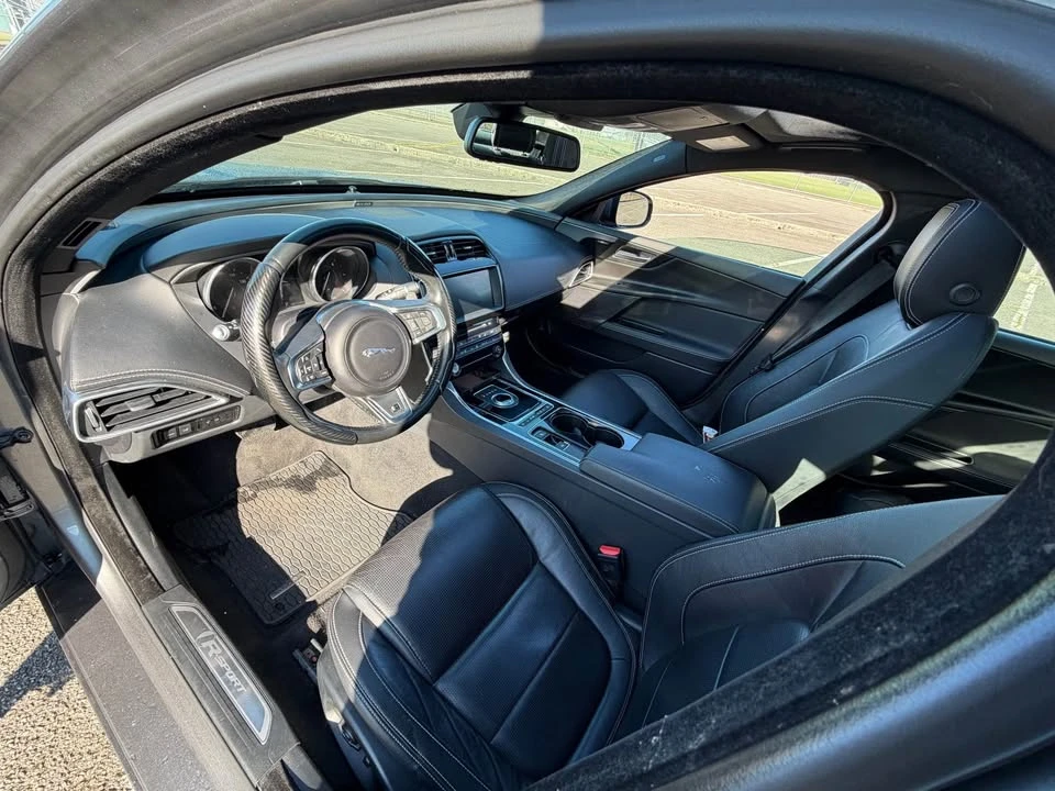 2017 Jaguar XE - Image 8 of 20