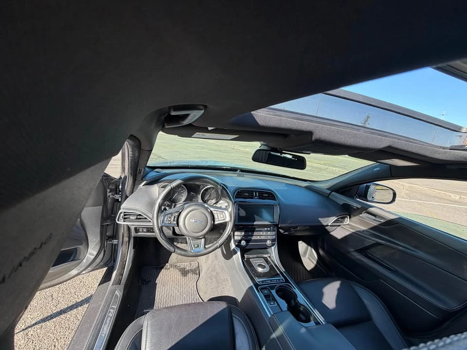 2017 Jaguar XE - Image 10 of 20