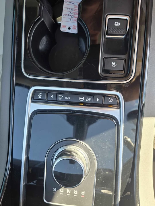 2017 Jaguar XE - Image 19 of 20