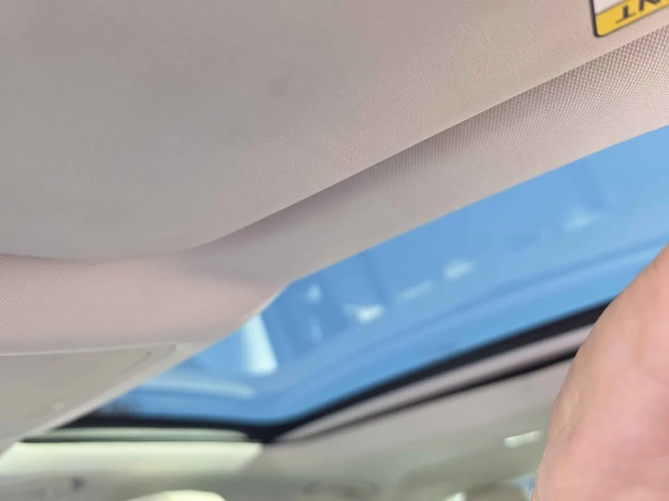 2017 Jaguar XE - Image 18 of 20