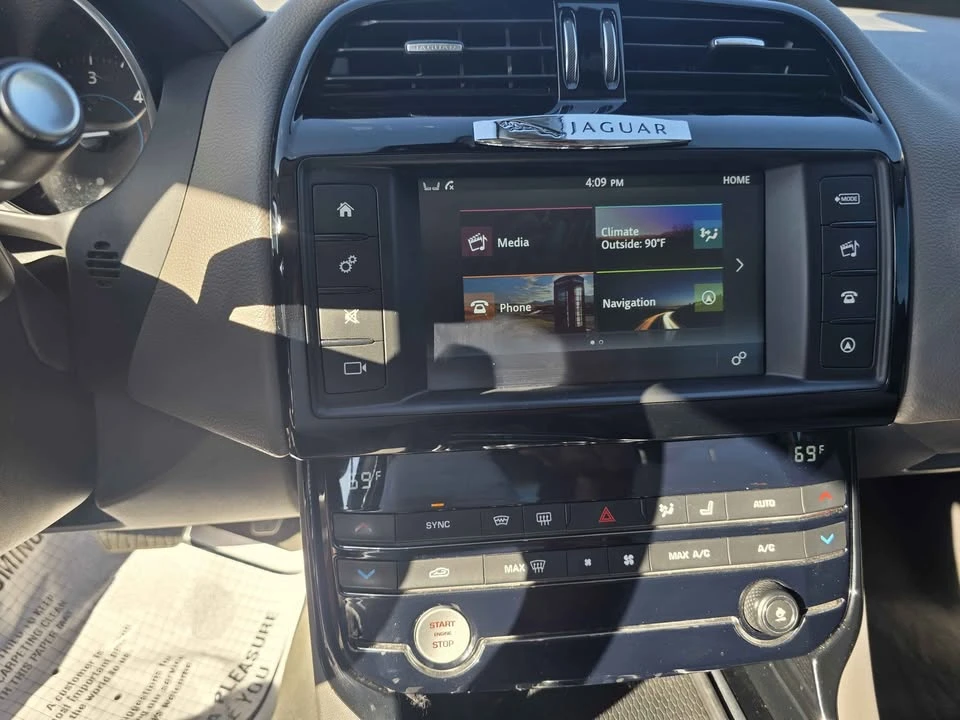 2017 Jaguar XE - Image 17 of 20