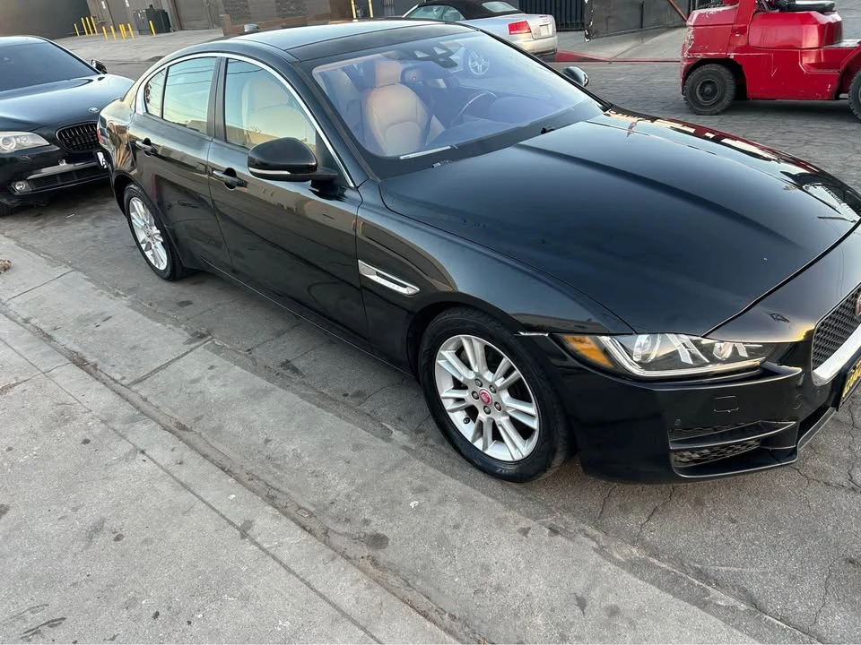 2017 Jaguar XE - Image 5 of 8