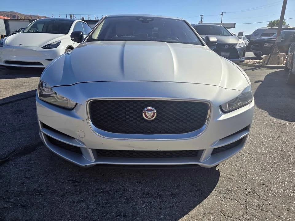 2017 Jaguar XE - Image 9 of 20