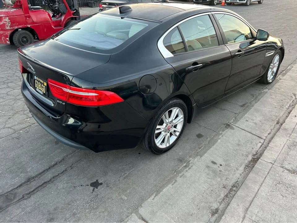 2017 Jaguar XE - Image 4 of 8