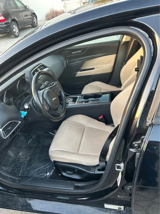 2017 Jaguar XE - Image 7 of 8