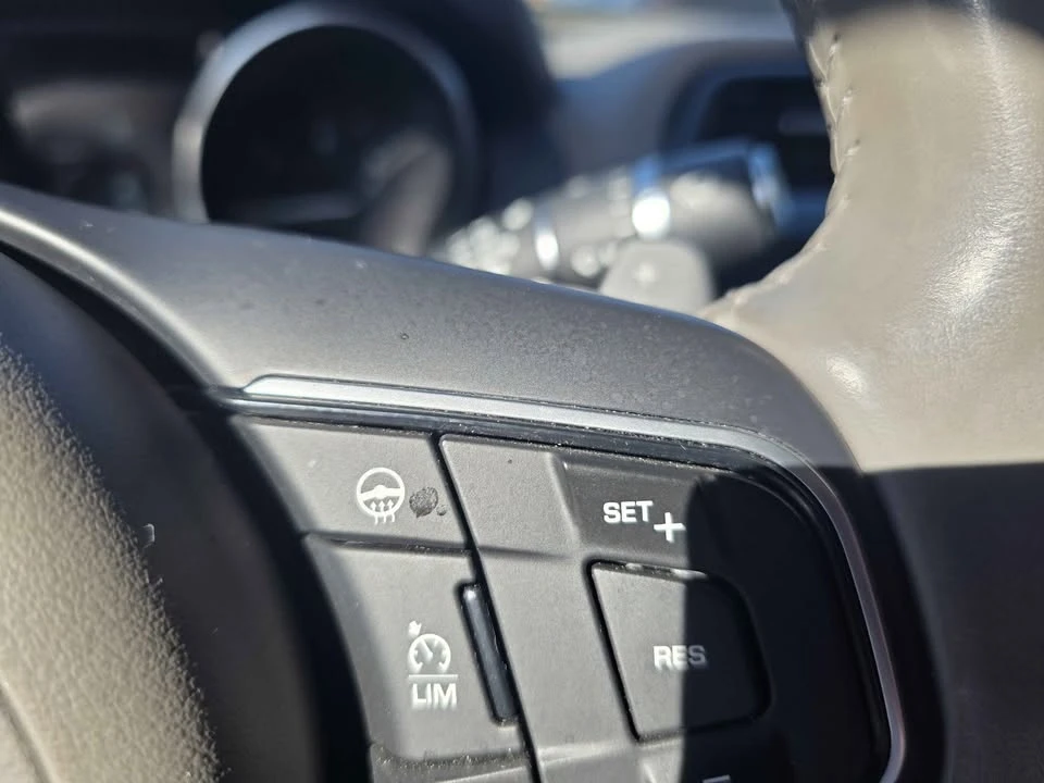 2017 Jaguar XE - Image 14 of 20