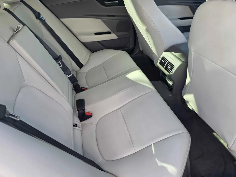 2017 Jaguar XE - Image 11 of 20