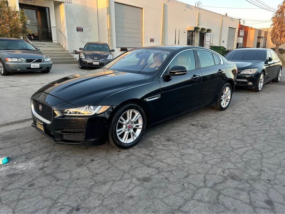 2017 Jaguar XE - Image 2 of 8
