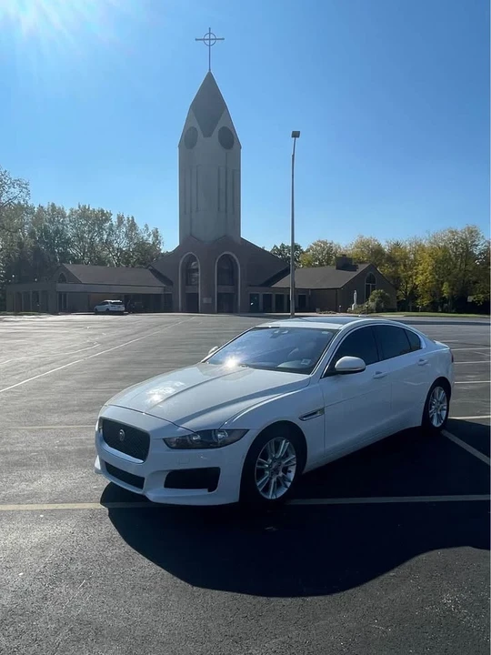 2017 Jaguar XE - Image 4 of 13