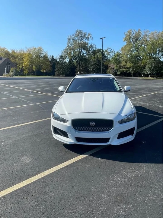 2017 Jaguar XE - Image 6 of 13