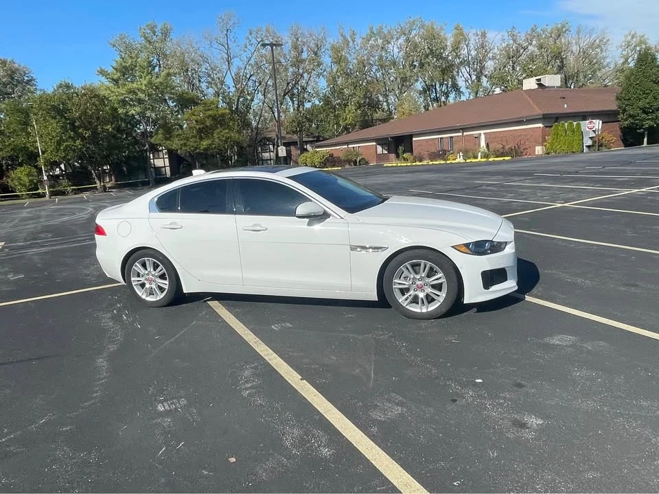 2017 Jaguar XE - Image 5 of 13