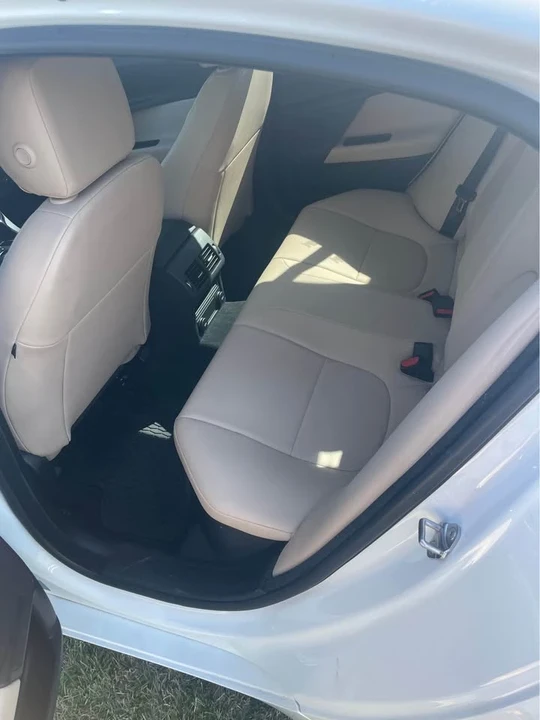 2017 Jaguar XE - Image 9 of 13