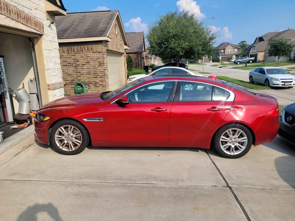 2017 Jaguar XE - Image 2 of 12
