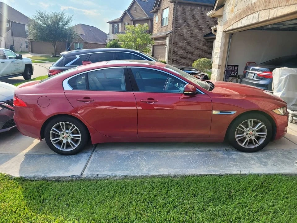 2017 Jaguar XE - Image 4 of 12