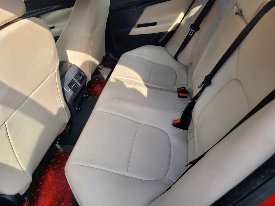 2017 Jaguar XE - Image 9 of 12