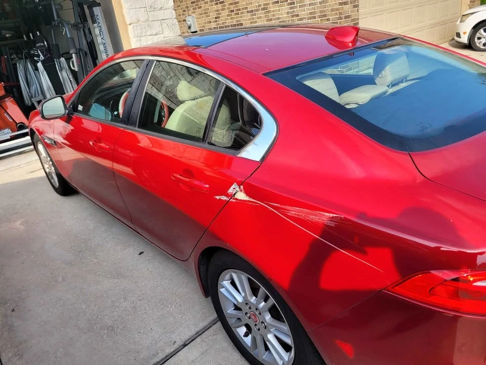 2017 Jaguar XE - Image 7 of 12