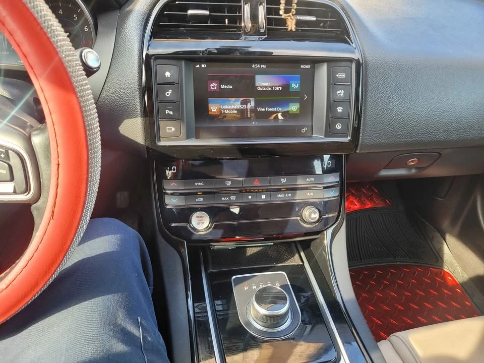 2017 Jaguar XE - Image 12 of 12