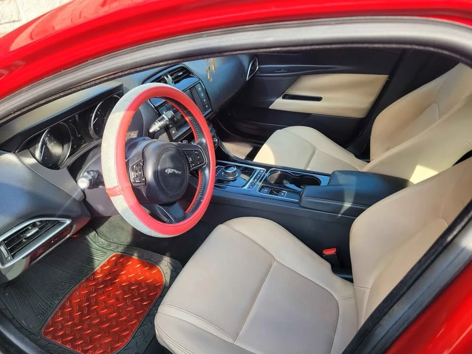 2017 Jaguar XE - Image 10 of 12