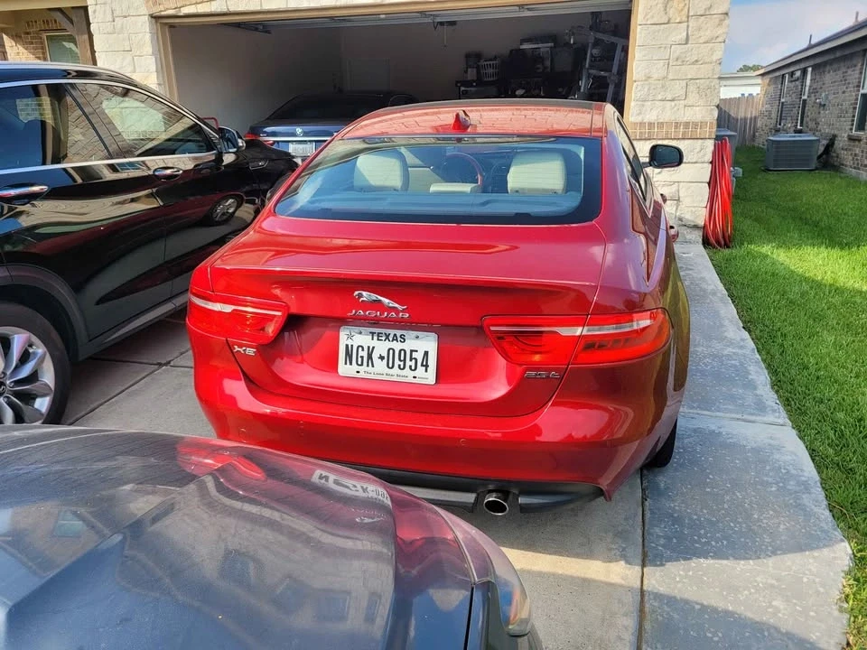 2017 Jaguar XE - Image 5 of 12