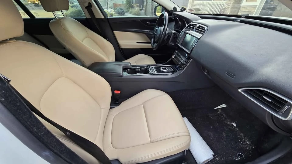 2017 Jaguar XE - Image 9 of 10