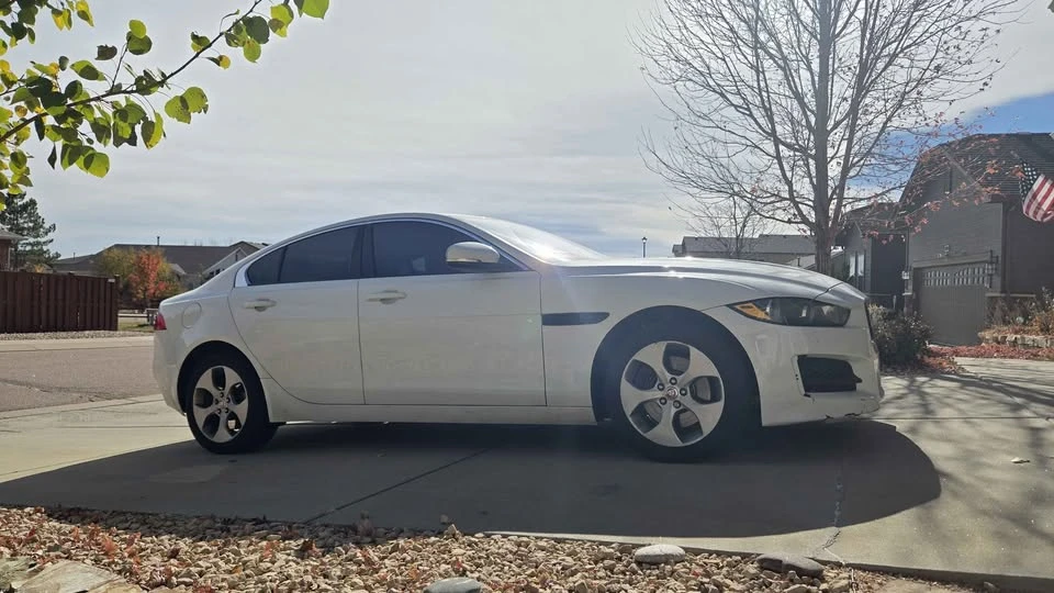 2017 Jaguar XE - Image 4 of 10