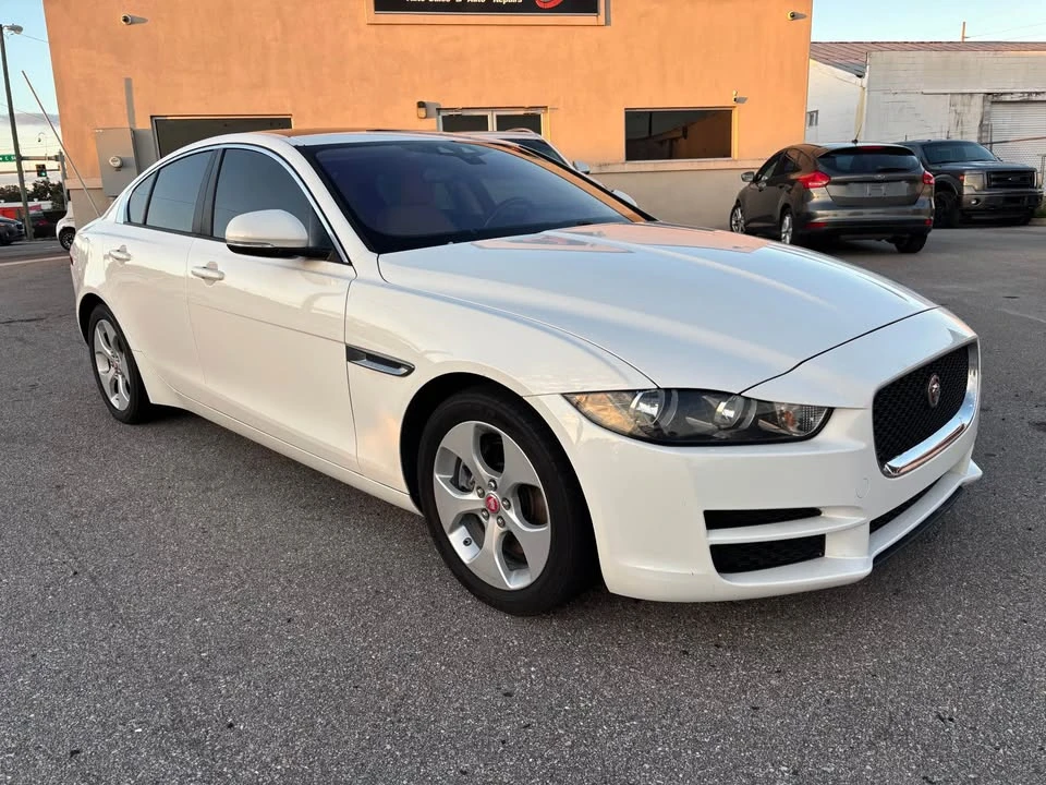 2017 Jaguar XE - Image 3 of 14