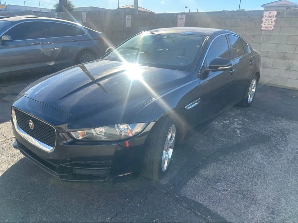 2017 Jaguar XE - Image 4 of 7