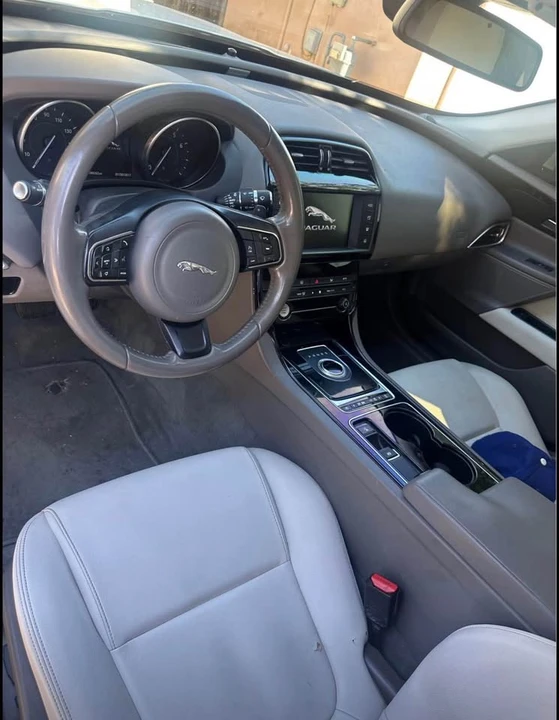 2017 Jaguar XE - Image 2 of 4