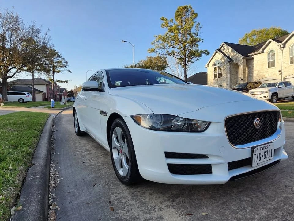 2017 Jaguar XE - Image 2 of 20