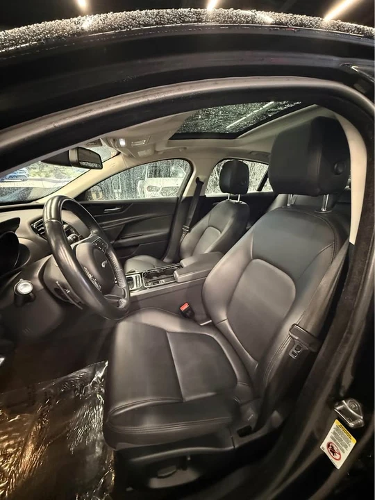 2017 Jaguar XE - Image 6 of 8