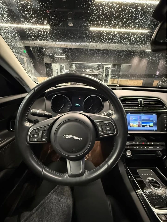 2017 Jaguar XE - Image 5 of 8