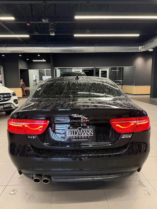 2017 Jaguar XE - Image 4 of 8