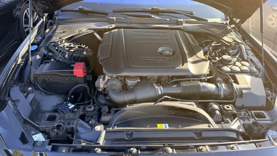 2017 Jaguar XE - Image 11 of 17