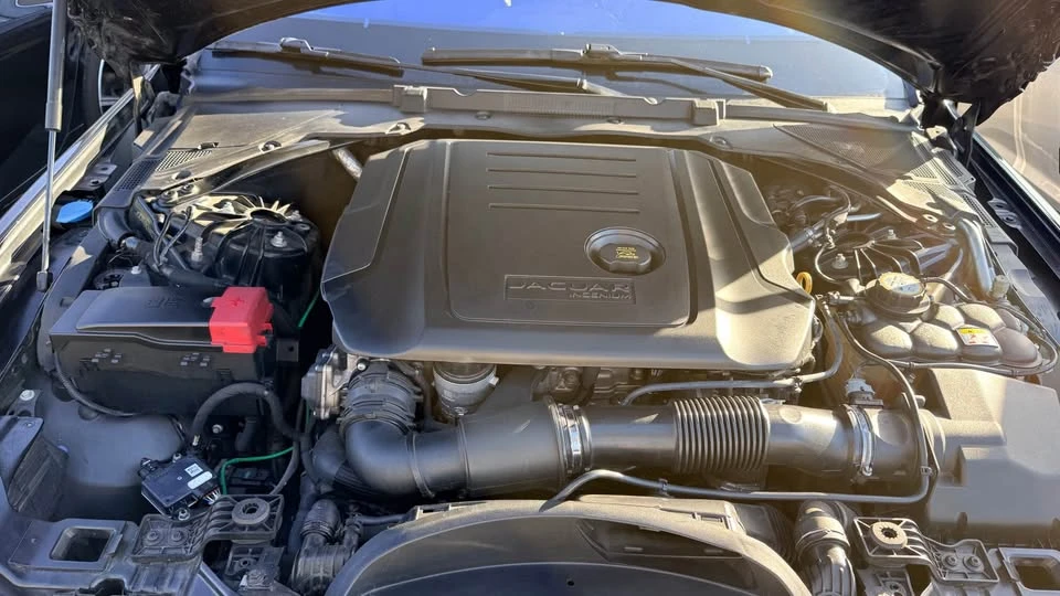 2017 Jaguar XE - Image 15 of 17