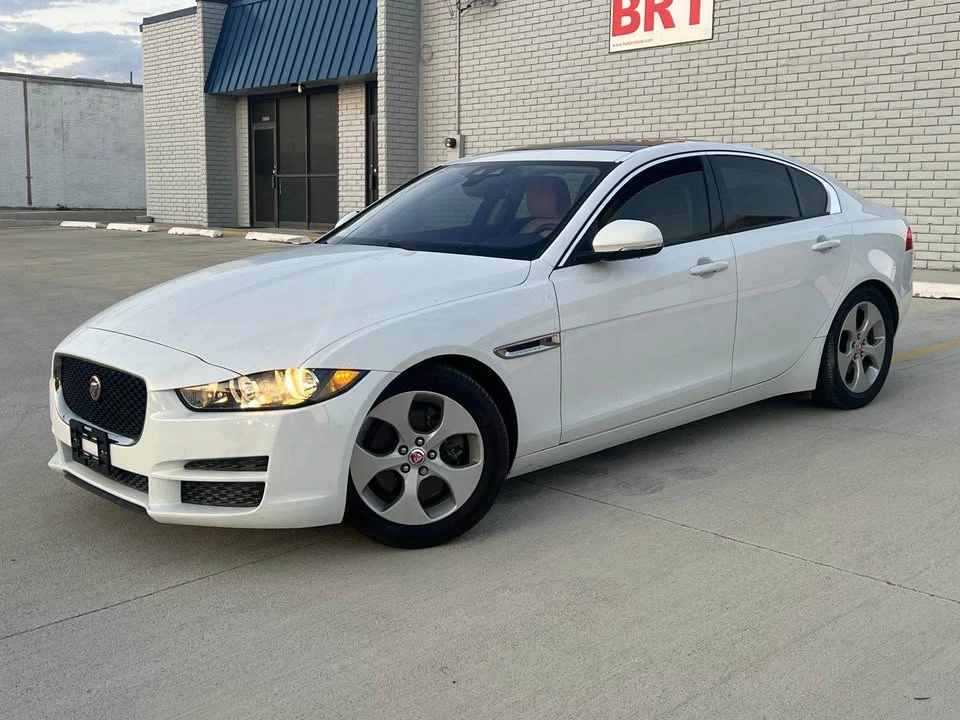 2017 Jaguar XE - Image 3 of 19