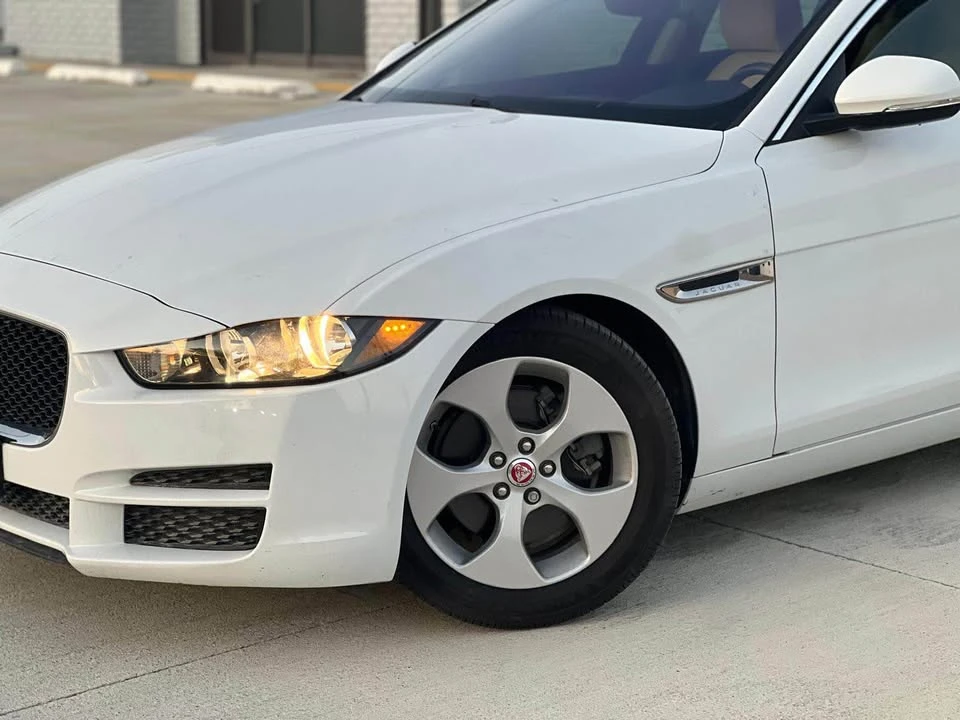 2017 Jaguar XE - Image 2 of 19