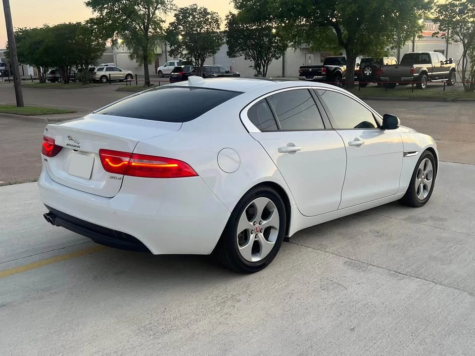 2017 Jaguar XE - Image 6 of 19