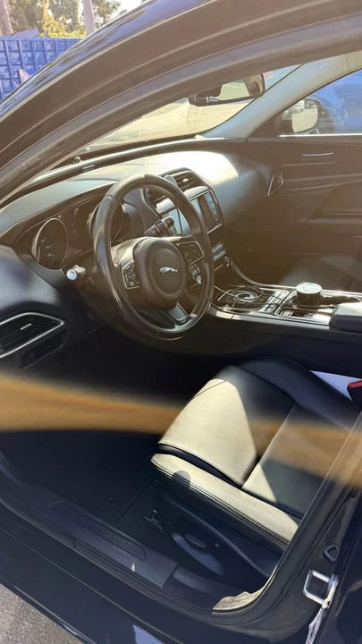 2017 Jaguar XE - Image 7 of 17