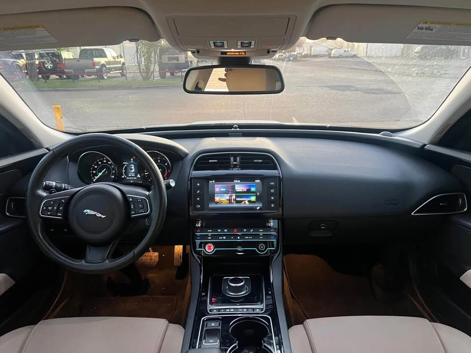 2017 Jaguar XE - Image 17 of 19
