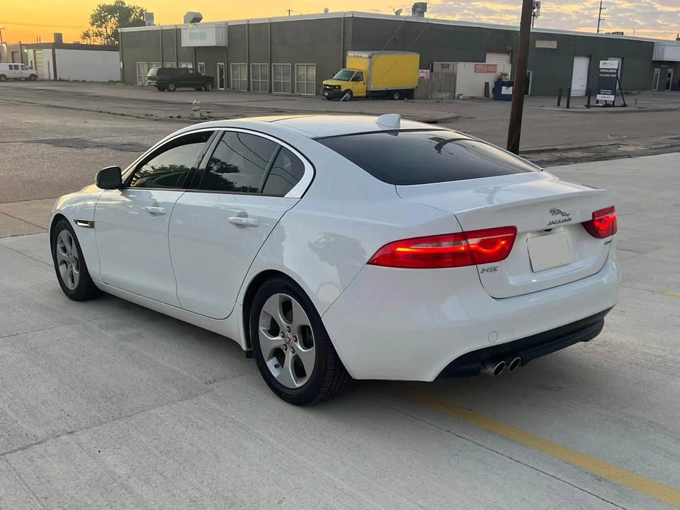 2017 Jaguar XE - Image 10 of 19